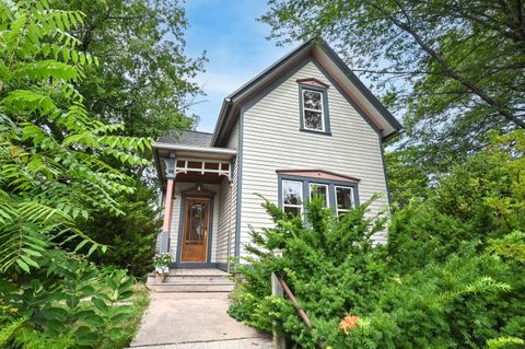 Photo of 2323 N Holton St, Milwaukee, WI 53212 (MLS # 1885776)