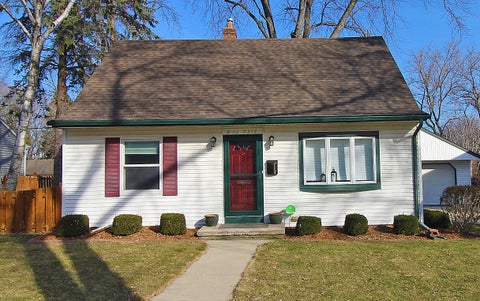 Photo of W62N346 Hanover Ave, Cedarburg, WI 53012 (MLS # 1866872)