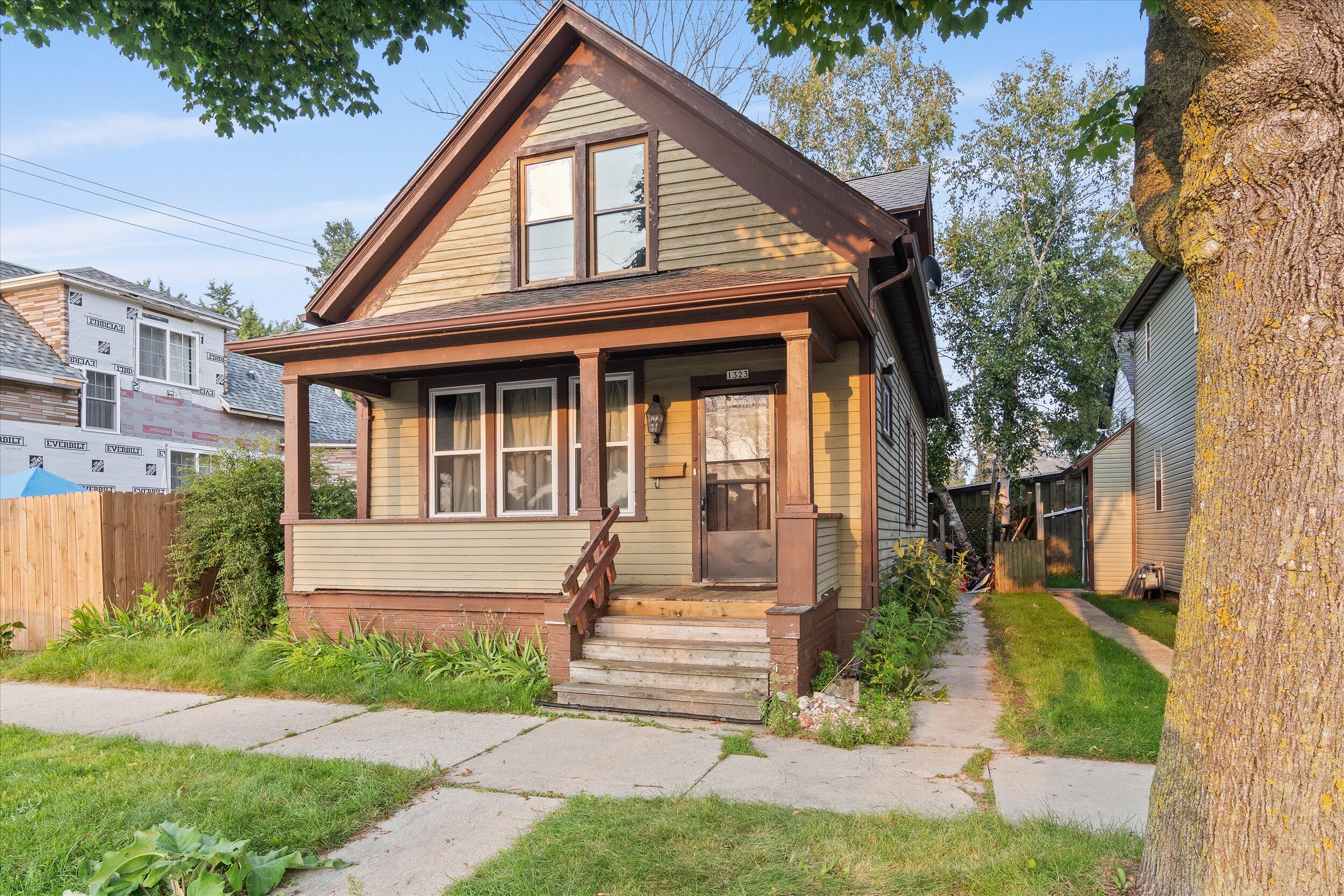 Photo 1 of 23 — 1323 S 8th St, Sheboygan, WI 53081