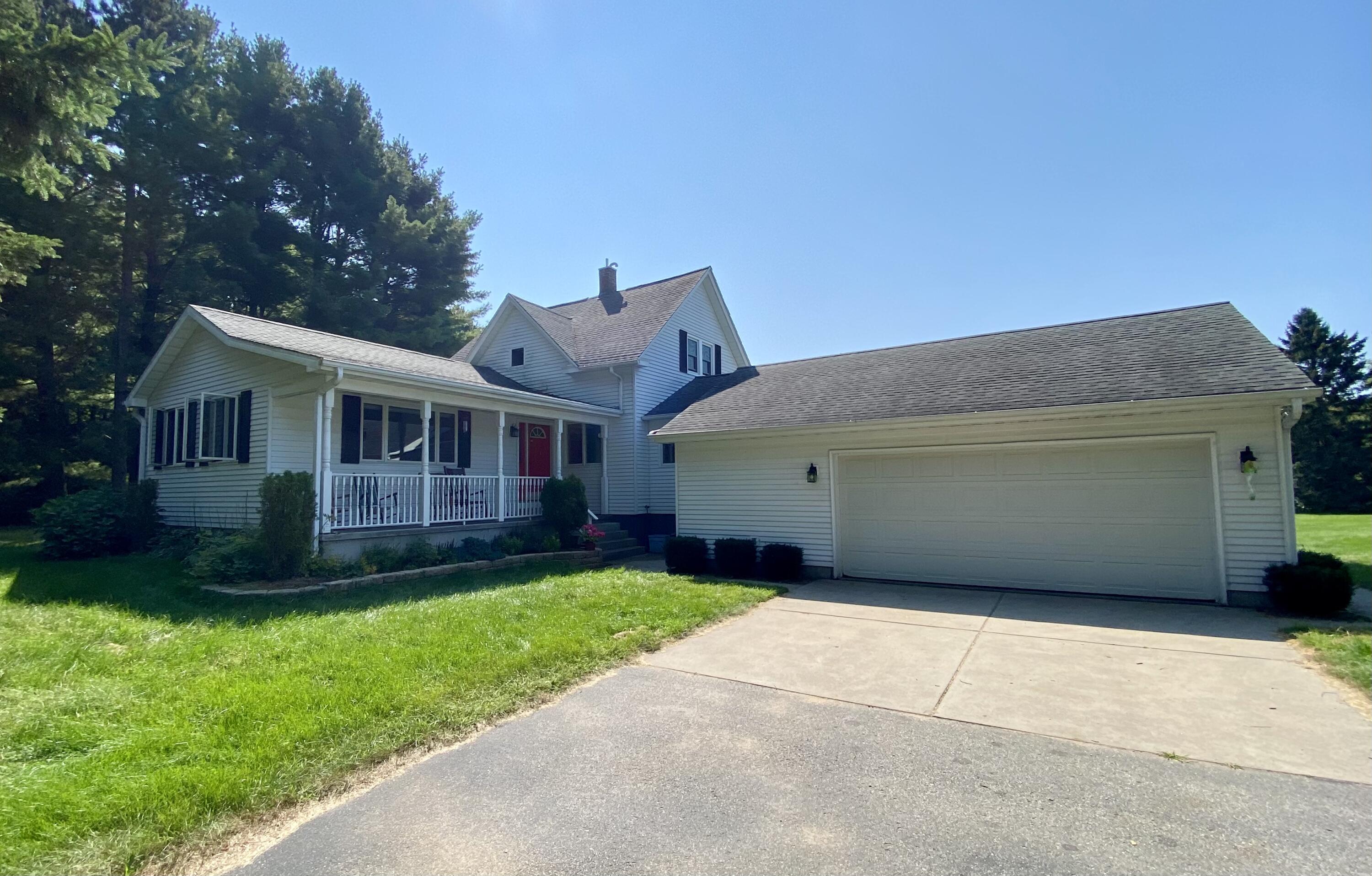 Photo 1 of 34 — W713 Rader Rd, Peshtigo, WI 54143