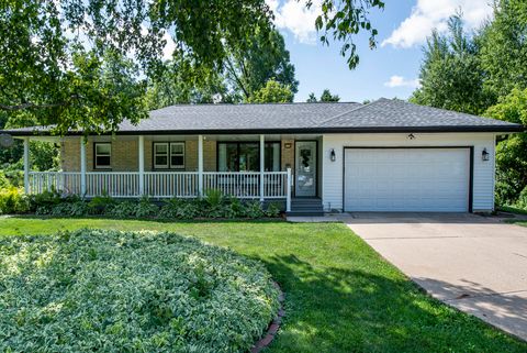 Photo of W124S6928 Skylark Ct, Muskego, WI 53150 (MLS # 1833514)