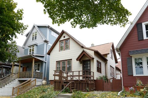 Photo of 2532 N Bartlett Ave, Milwaukee, WI 53211 (MLS # 1815300)