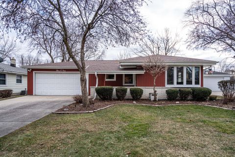 Photo of 309 Edgewood Ave, South Milwaukee, WI 53172 (MLS # 1863921)