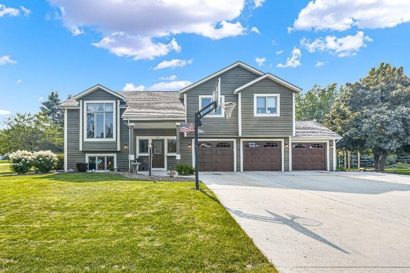 Photo 1 of 42 — 4066 Country Meadows Dr, Sheboygan, WI 53083
