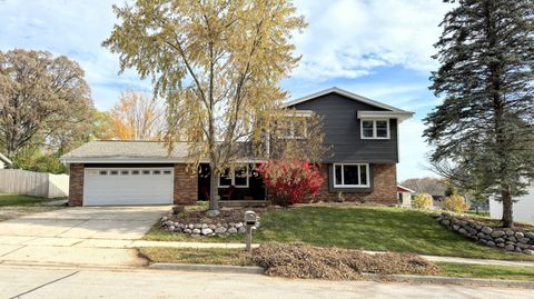 1019 Canterbury Ln, Waukesha, WI 53188 - #: 1897817