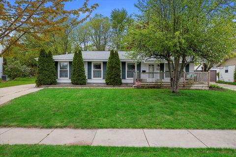 Photo of 1517 Meadow Ct, Port Washington, WI 53074 (MLS # 1875444)
