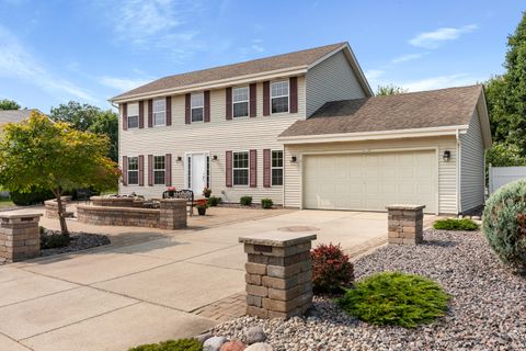 Photo of 8179 S Wynona Dr, Oak Creek, WI 53154 (MLS # 1891908)
