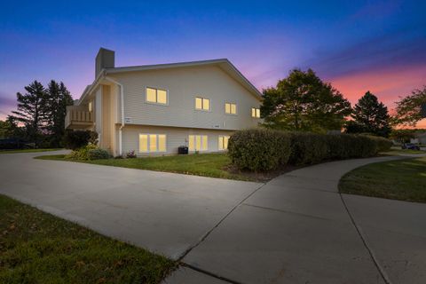 Photo of 6461 S Crabapple Ct, Oak Creek, WI 53154 (MLS # 1894528)
