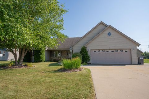 Photo of 1435 E Parkside Dr, Oak Creek, WI 53154 (MLS # 1893295)