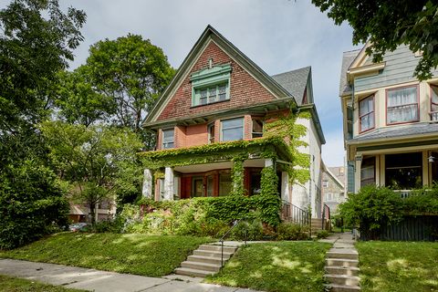 Photo of 3330 W Kilbourn Ave, Milwaukee, WI 53208 (MLS # 1812715)