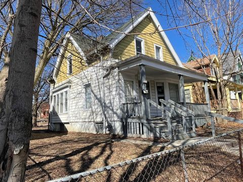 Photo of 3221 N Palmer St, Milwaukee, WI 53212 (MLS # 1826938)
