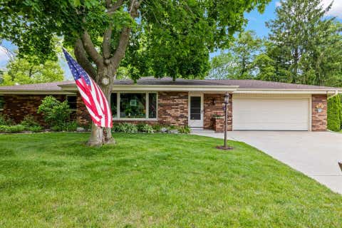 Photo of N88W5588 Regency Cir, Cedarburg, WI 53012 (MLS # 1879465)