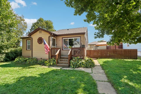 Photo of 1121 Marshall Ave, South Milwaukee, WI 53172 (MLS # 1889201)