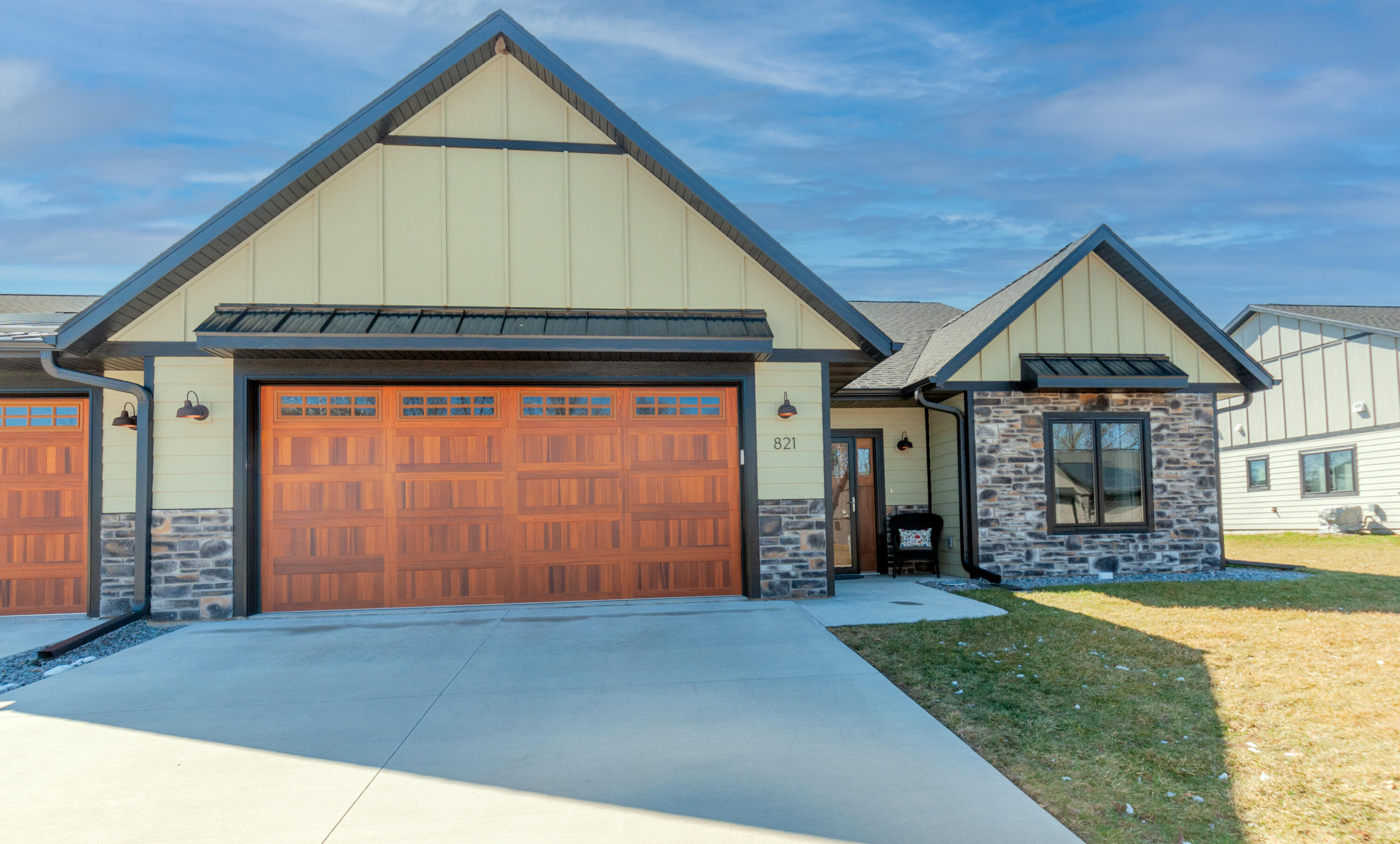 La Crescent, Minnesota 55947, United States, 3 Bedrooms Bedrooms, ,2 BathroomsBathrooms,Residential,Pending,61243