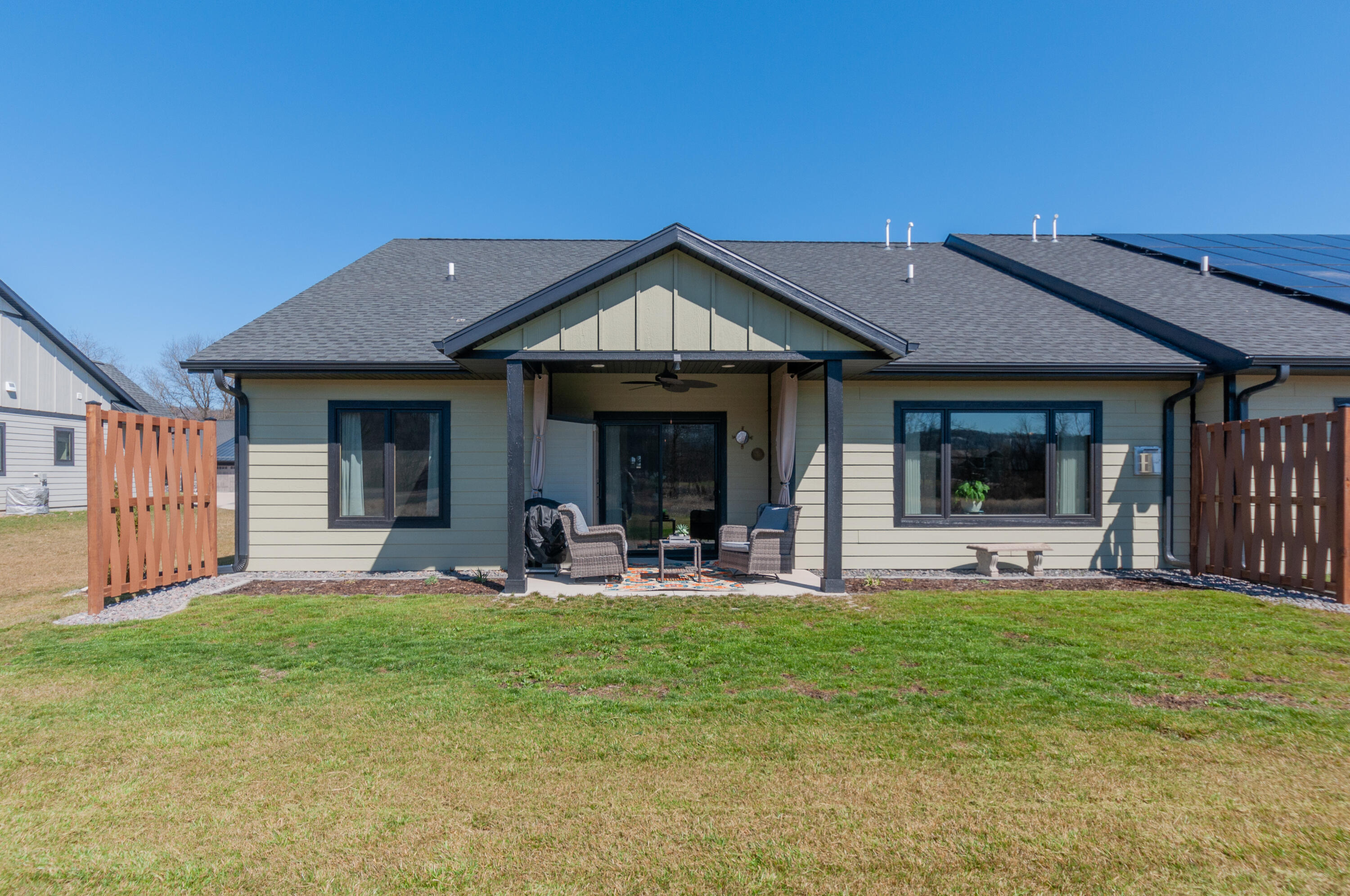 La Crescent, Minnesota 55947, United States, 3 Bedrooms Bedrooms, ,2 BathroomsBathrooms,Residential,Pending,61243