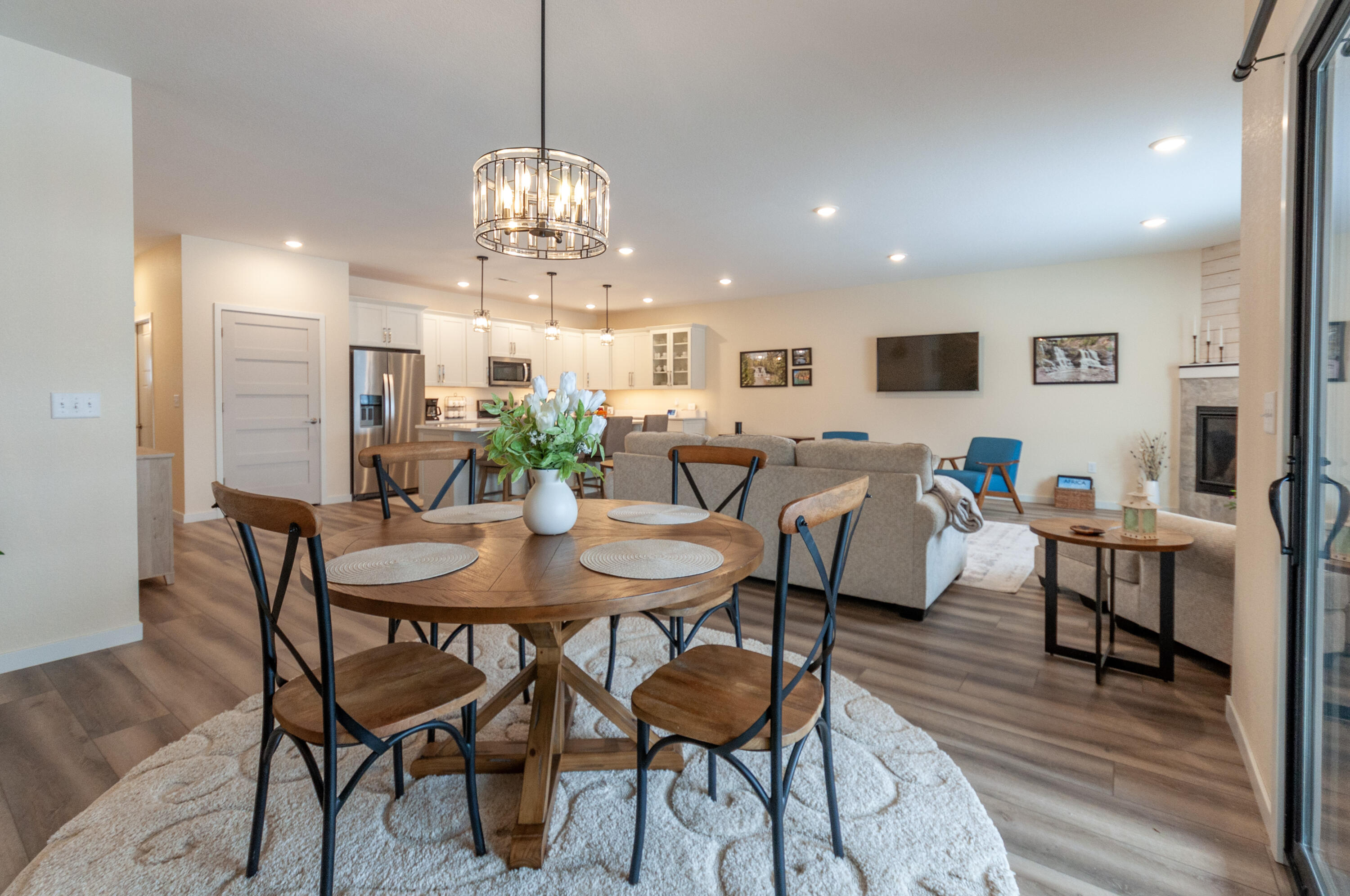 La Crescent, Minnesota 55947, United States, 3 Bedrooms Bedrooms, ,2 BathroomsBathrooms,Residential,Pending,61243