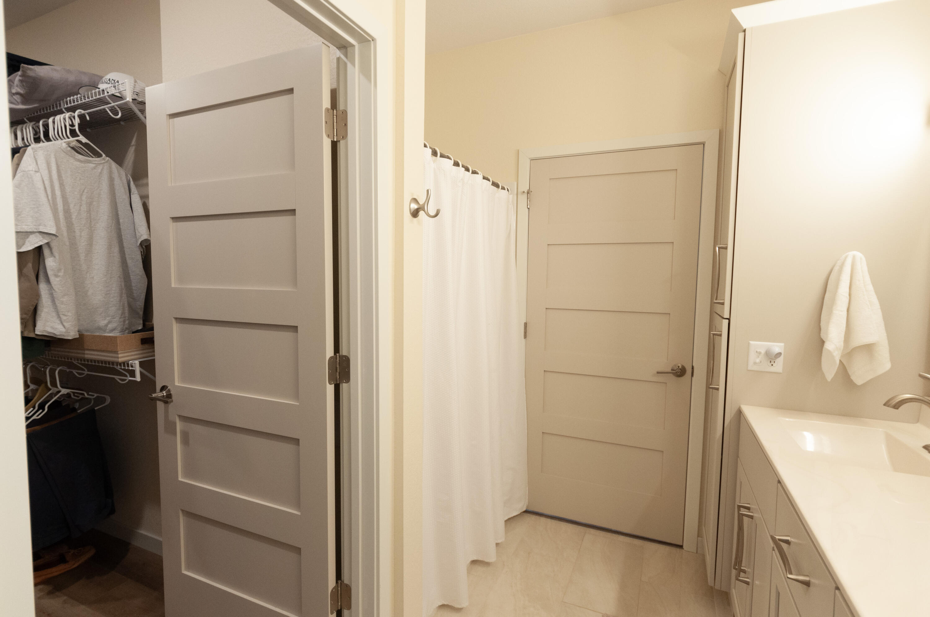 La Crescent, Minnesota 55947, United States, 3 Bedrooms Bedrooms, ,2 BathroomsBathrooms,Residential,Pending,61243