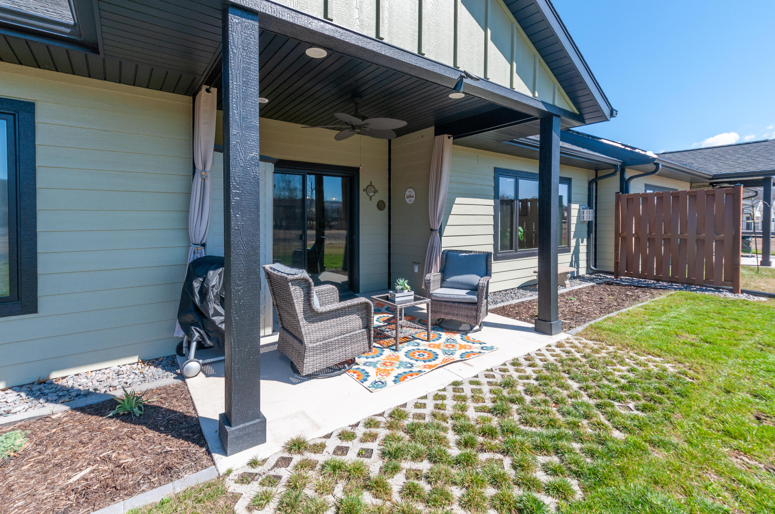 La Crescent, Minnesota 55947, United States, 3 Bedrooms Bedrooms, ,2 BathroomsBathrooms,Residential,Pending,61243