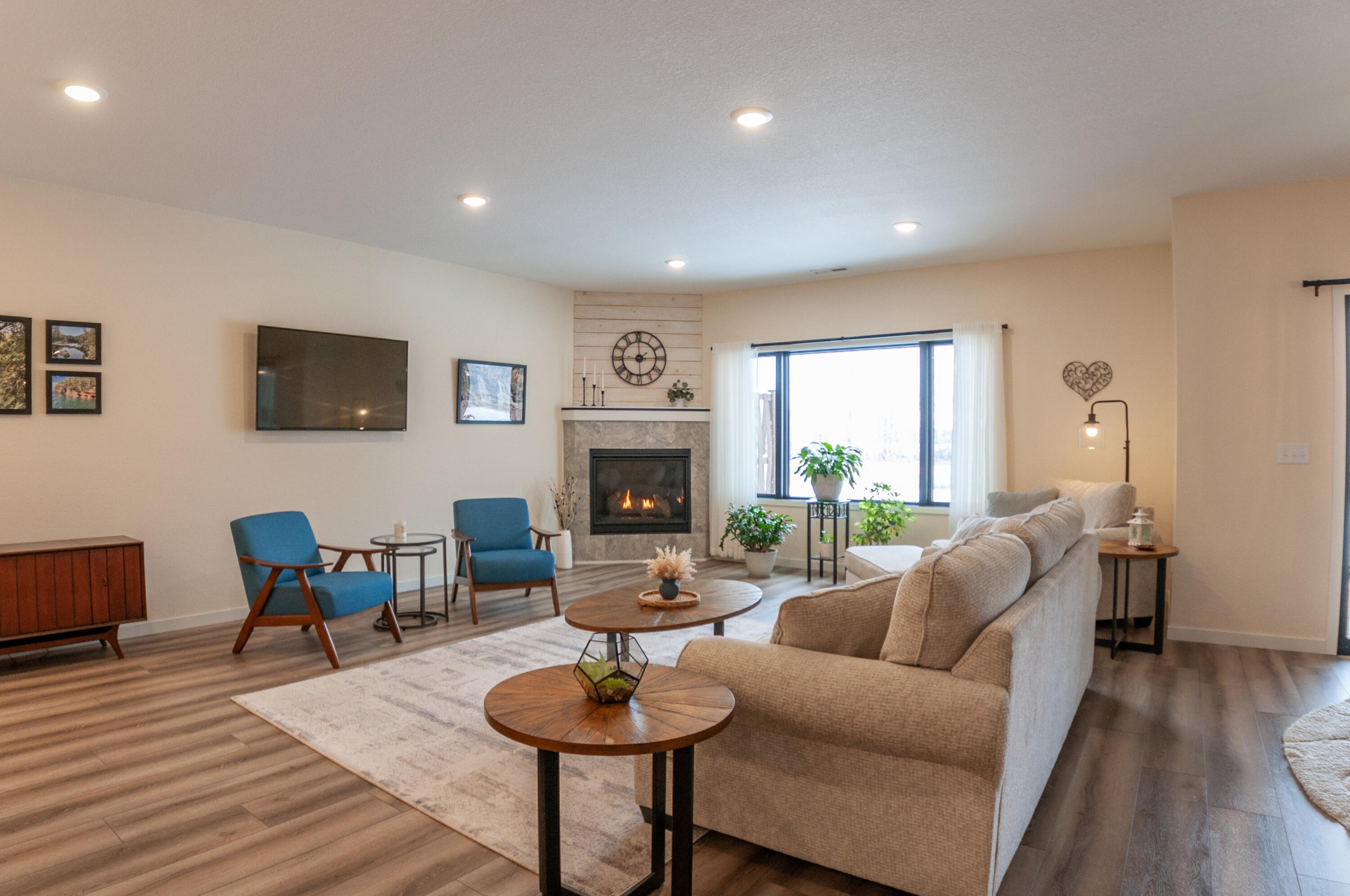 La Crescent, Minnesota 55947, United States, 3 Bedrooms Bedrooms, ,2 BathroomsBathrooms,Residential,Pending,61243