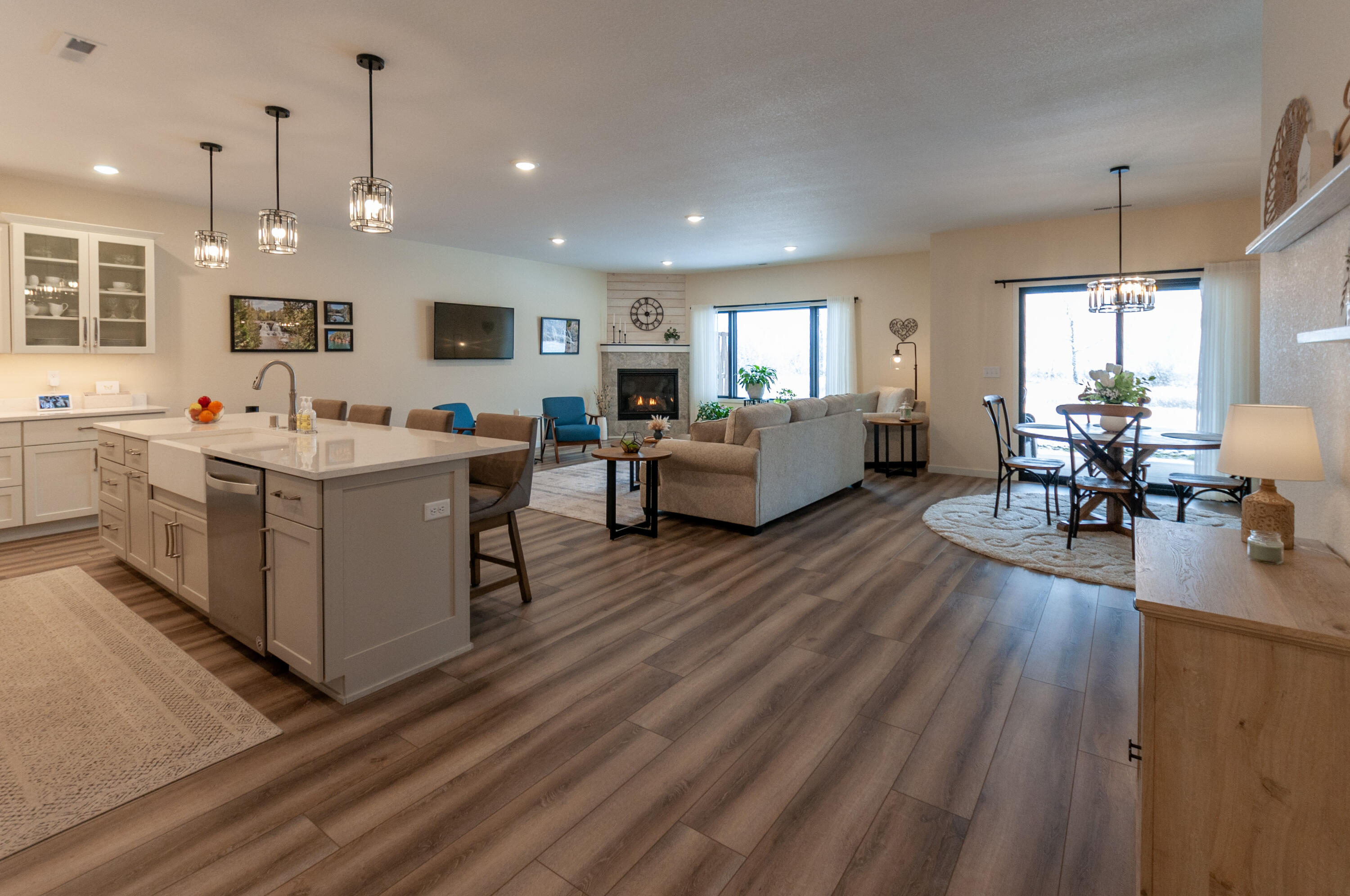 La Crescent, Minnesota 55947, United States, 3 Bedrooms Bedrooms, ,2 BathroomsBathrooms,Residential,Pending,61243