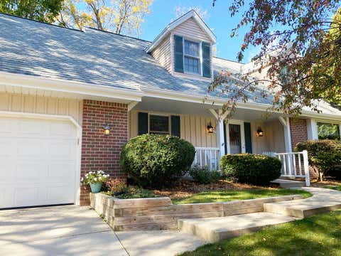 Photo of W62N841 Arbor Dr, Cedarburg, WI 53012 (MLS # 1895611)