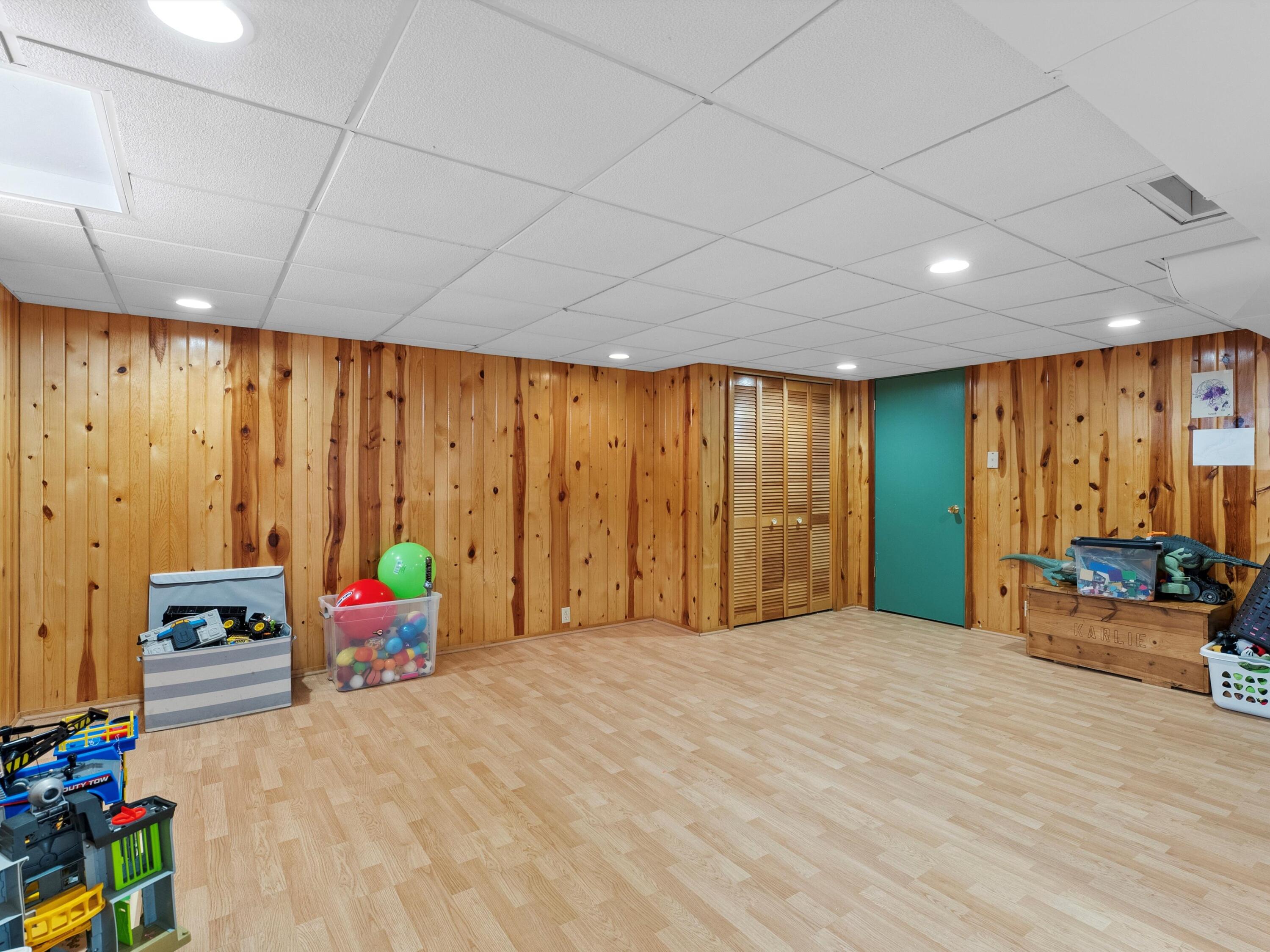 Manitowoc, Wisconsin 54220, United States, 3 Bedrooms Bedrooms, ,2 BathroomsBathrooms,Residential,Active,39894