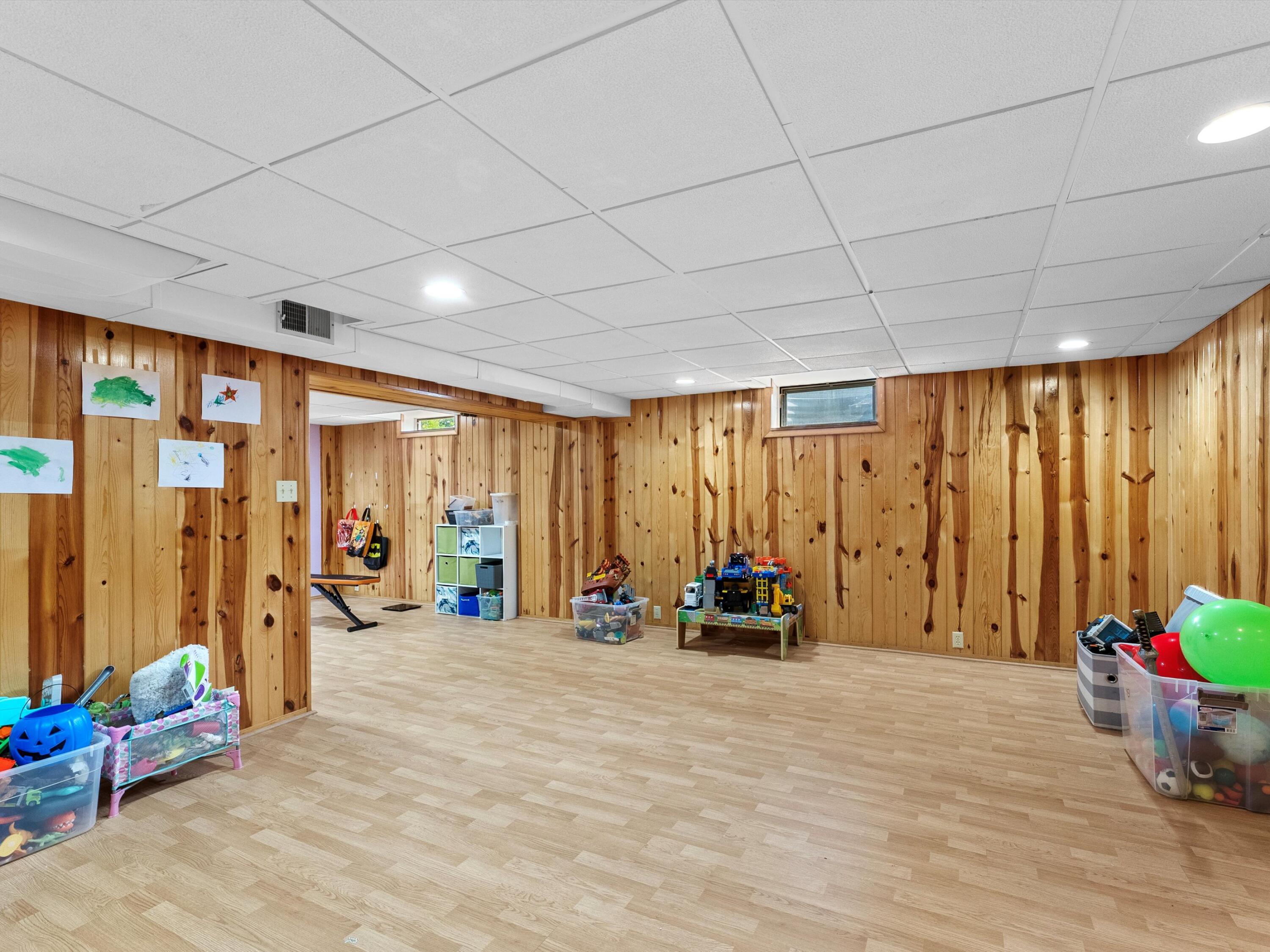 Manitowoc, Wisconsin 54220, United States, 3 Bedrooms Bedrooms, ,2 BathroomsBathrooms,Residential,Active,39894