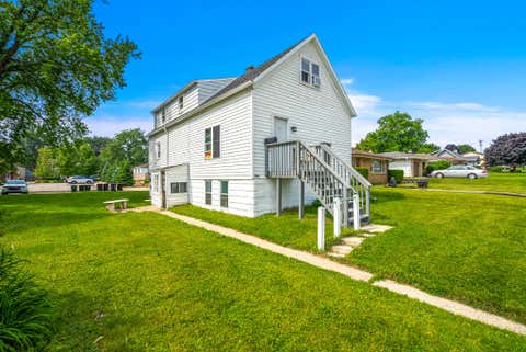Photo of 1713 Maple St, South Milwaukee, WI 53172 (MLS # 1880080)