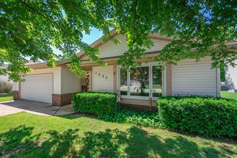 Photo of 1337 Park Ave, South Milwaukee, WI 53172 (MLS # 1882211)