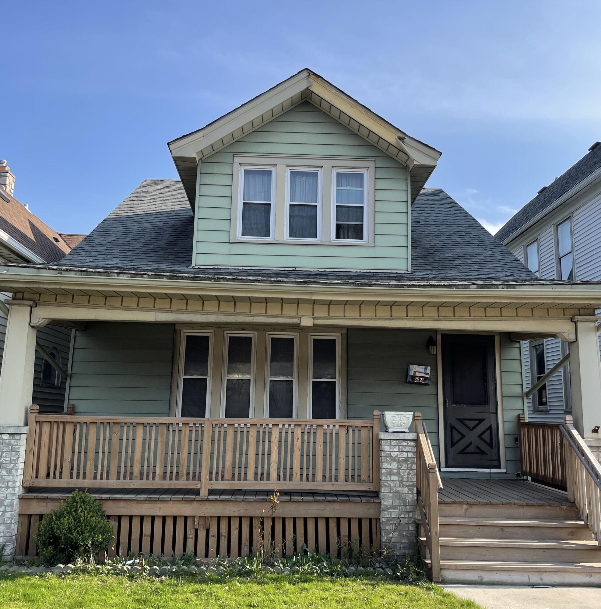 Photo 1 of 1 — 2821 W Lincoln Ave, Milwaukee, WI 53215
