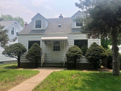 Photo of 1503 E Saveland Ave, Milwaukee, WI 53207 (MLS # 1835041)