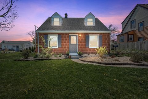 Photo of 319 Montana Ave, South Milwaukee, WI 53172 (MLS # 1873482)