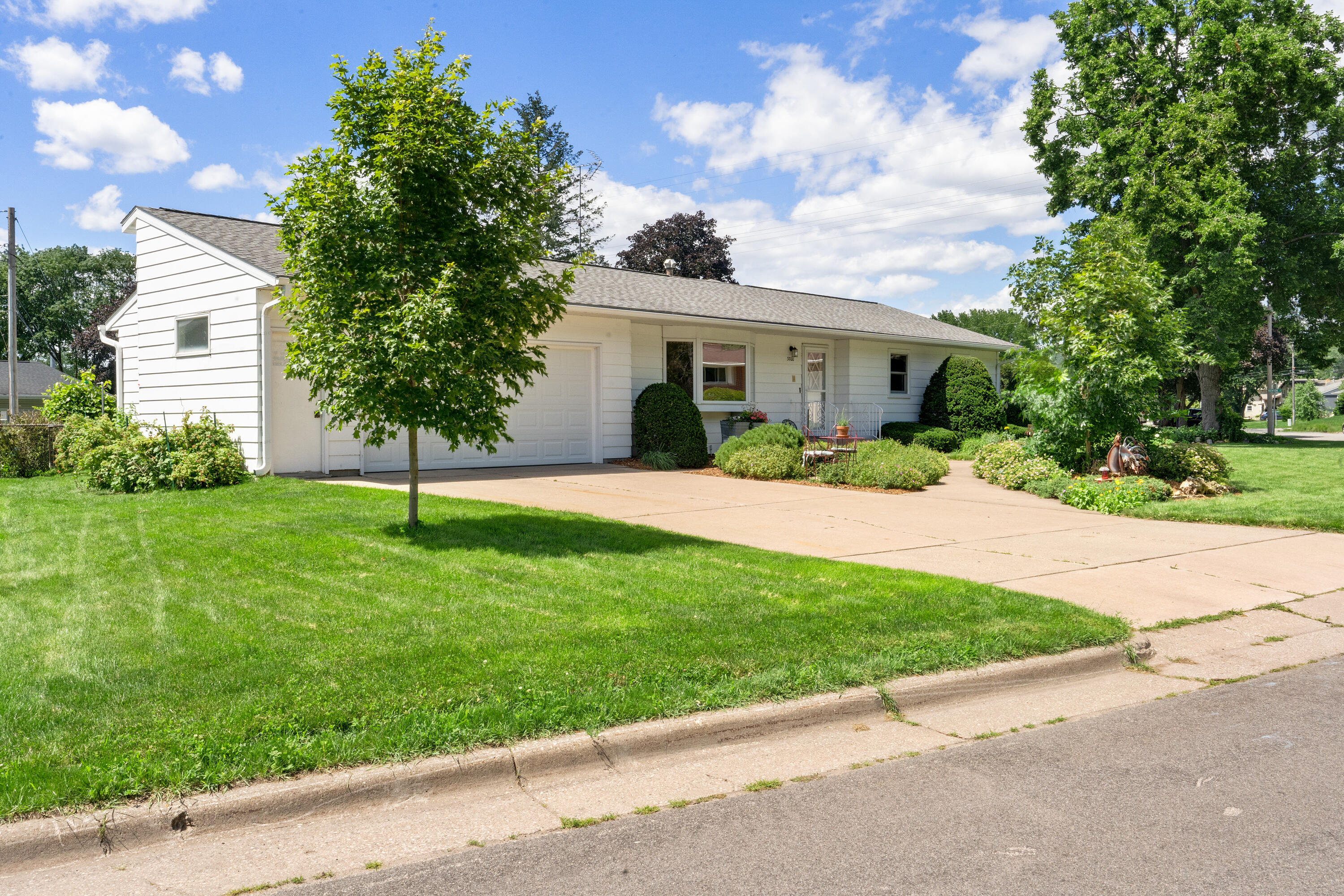 La Crosse, Wisconsin 54601, United States, 5 Bedrooms Bedrooms, ,4 BathroomsBathrooms,Residential,Pending,53780