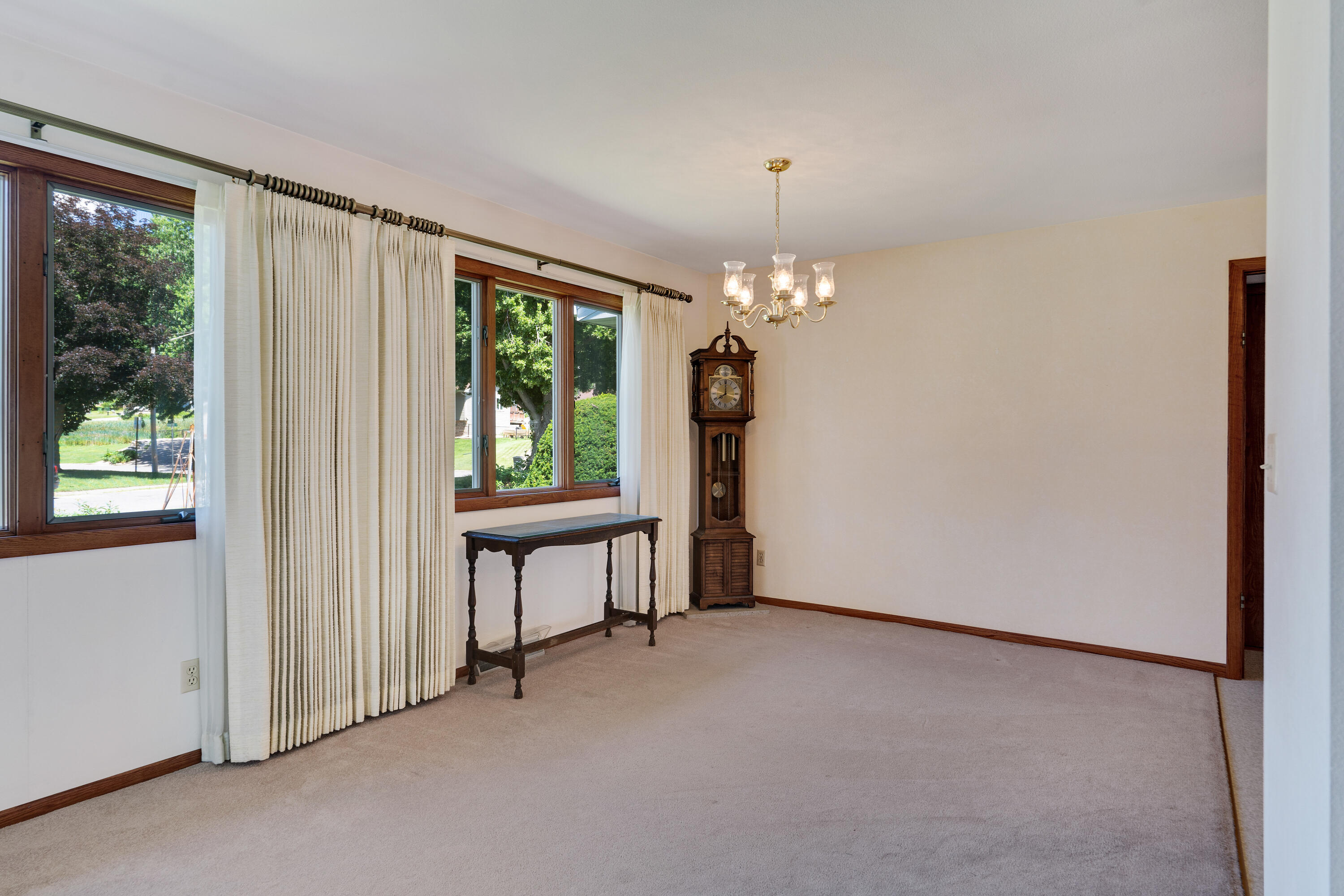 La Crosse, Wisconsin 54601, United States, 5 Bedrooms Bedrooms, ,4 BathroomsBathrooms,Residential,Pending,53780