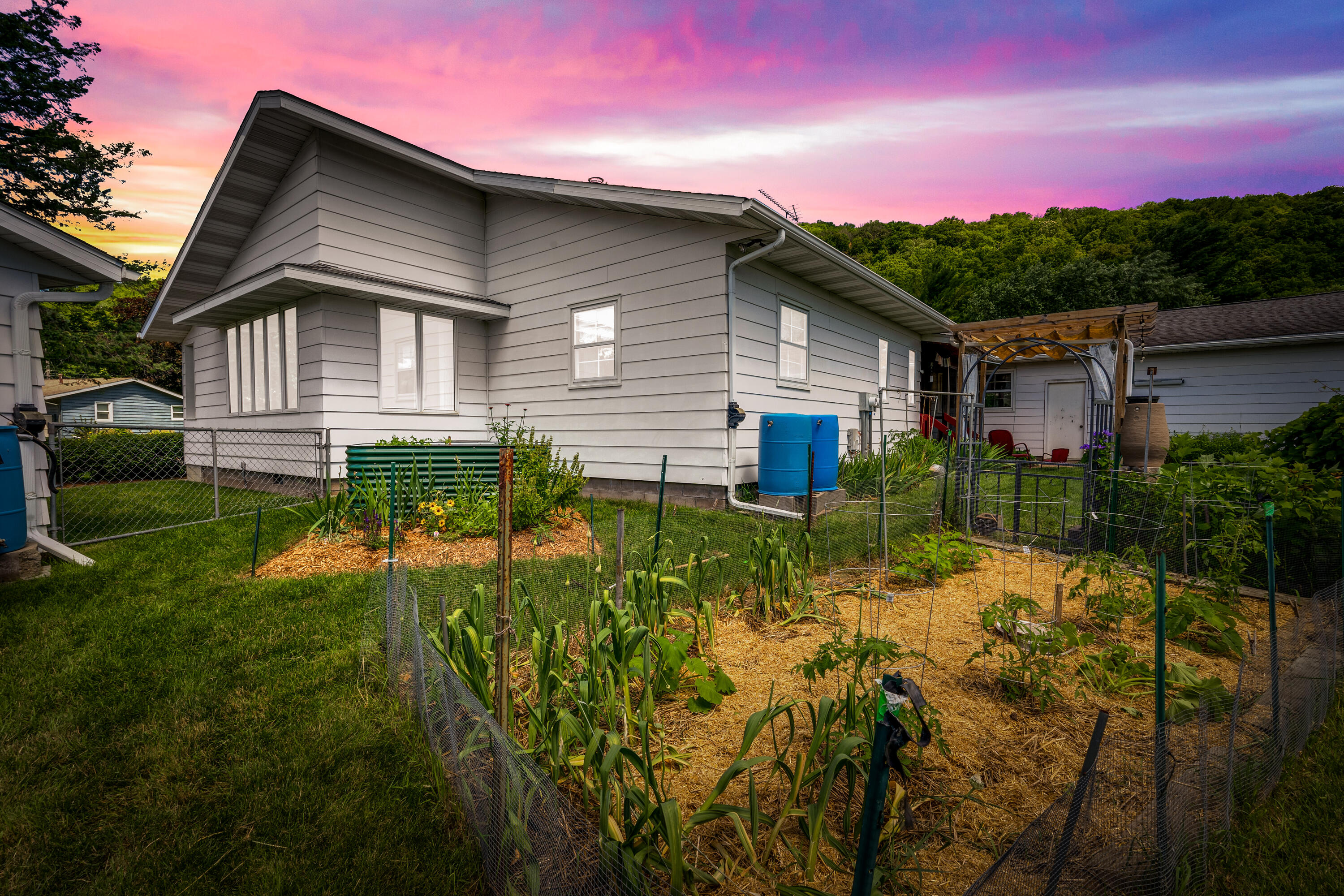 La Crosse, Wisconsin 54601, United States, 5 Bedrooms Bedrooms, ,4 BathroomsBathrooms,Residential,Pending,53780