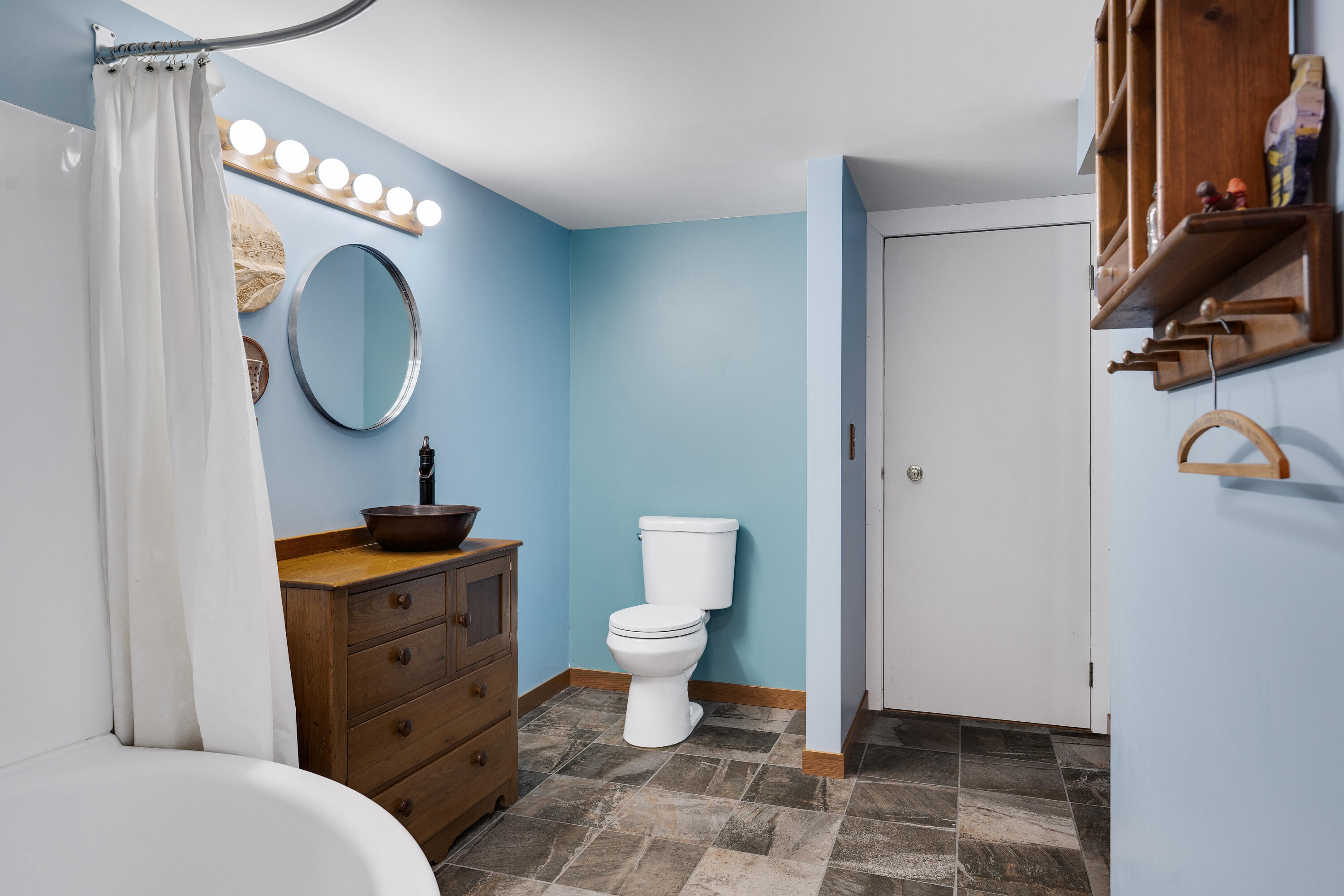 La Crosse, Wisconsin 54601, United States, 5 Bedrooms Bedrooms, ,4 BathroomsBathrooms,Residential,Pending,53780