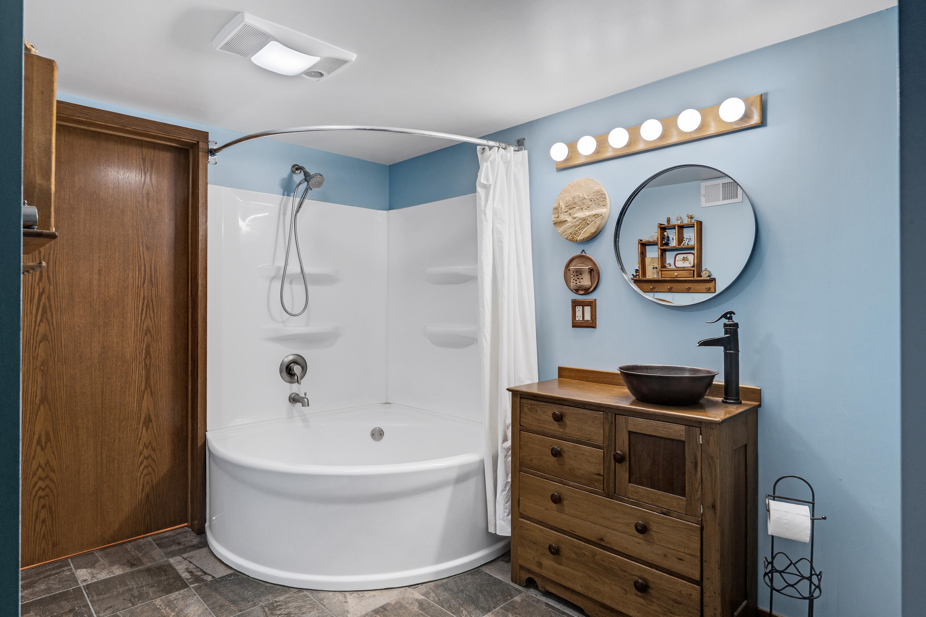 La Crosse, Wisconsin 54601, United States, 5 Bedrooms Bedrooms, ,4 BathroomsBathrooms,Residential,Pending,53780