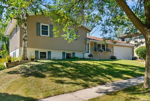 Photo of 521 Westport Dr, Port Washington, WI 53074 (MLS # 1890552)