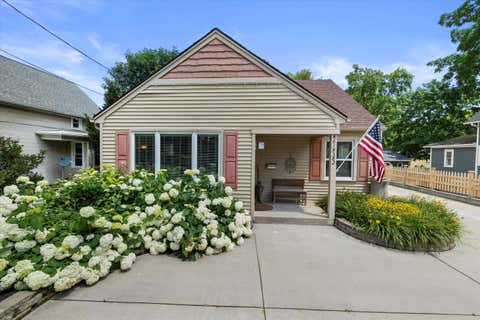 Photo of W61N382 Washington Ave, Cedarburg, WI 53012 (MLS # 1880679)