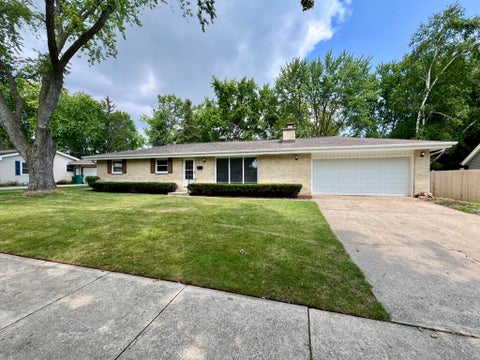 Photo of N86W6314 Brookdale Dr, Cedarburg, WI 53012 (MLS # 1886355)