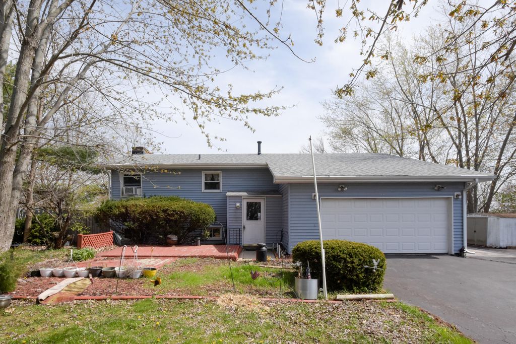 N824 Daisy Dr, Genoa City, WI Single Family Home Property Listing