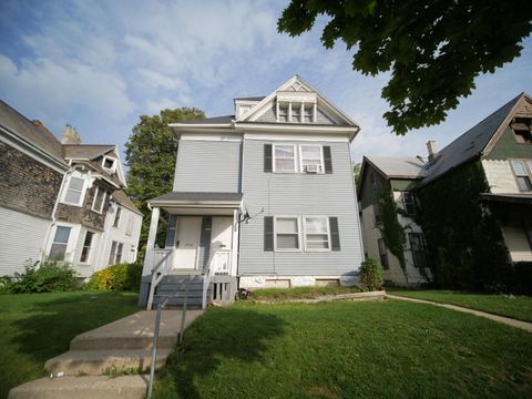 Photo of 2518 N 2nd St, Milwaukee, WI 53212 (MLS # 1852921)