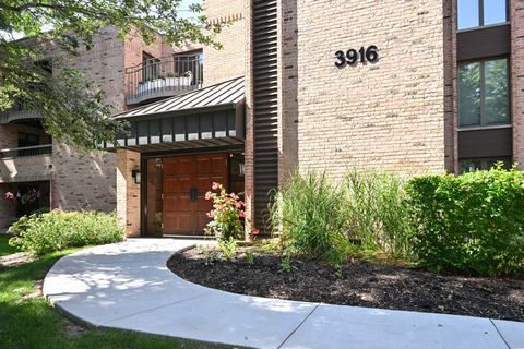 Photo of 3916 N Oakland Ave, Shorewood, WI 53211 (MLS # 1850102)