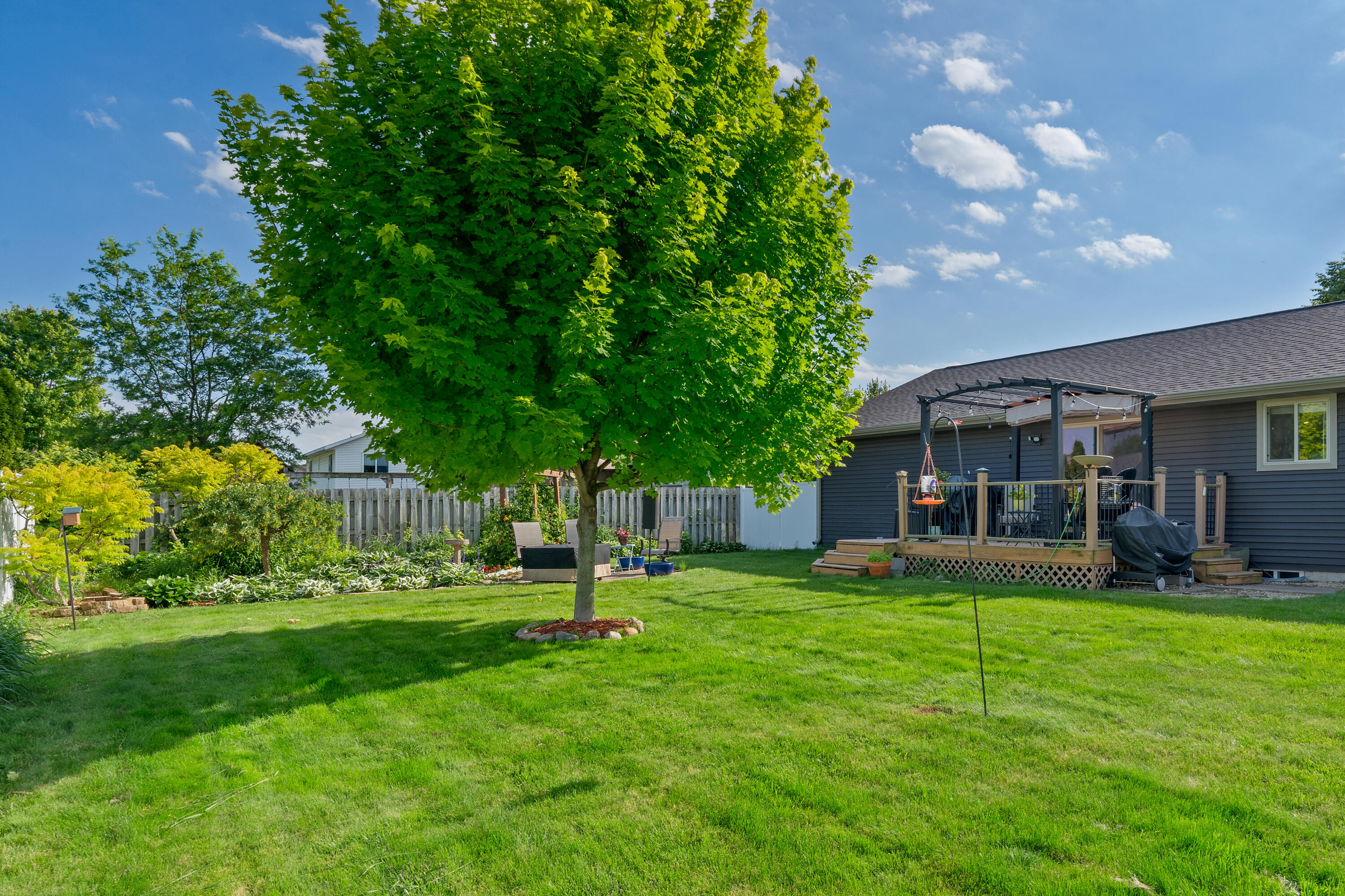 Holmen, Wisconsin 54636, United States, 5 Bedrooms Bedrooms, ,3 BathroomsBathrooms,Residential,Pending,55238