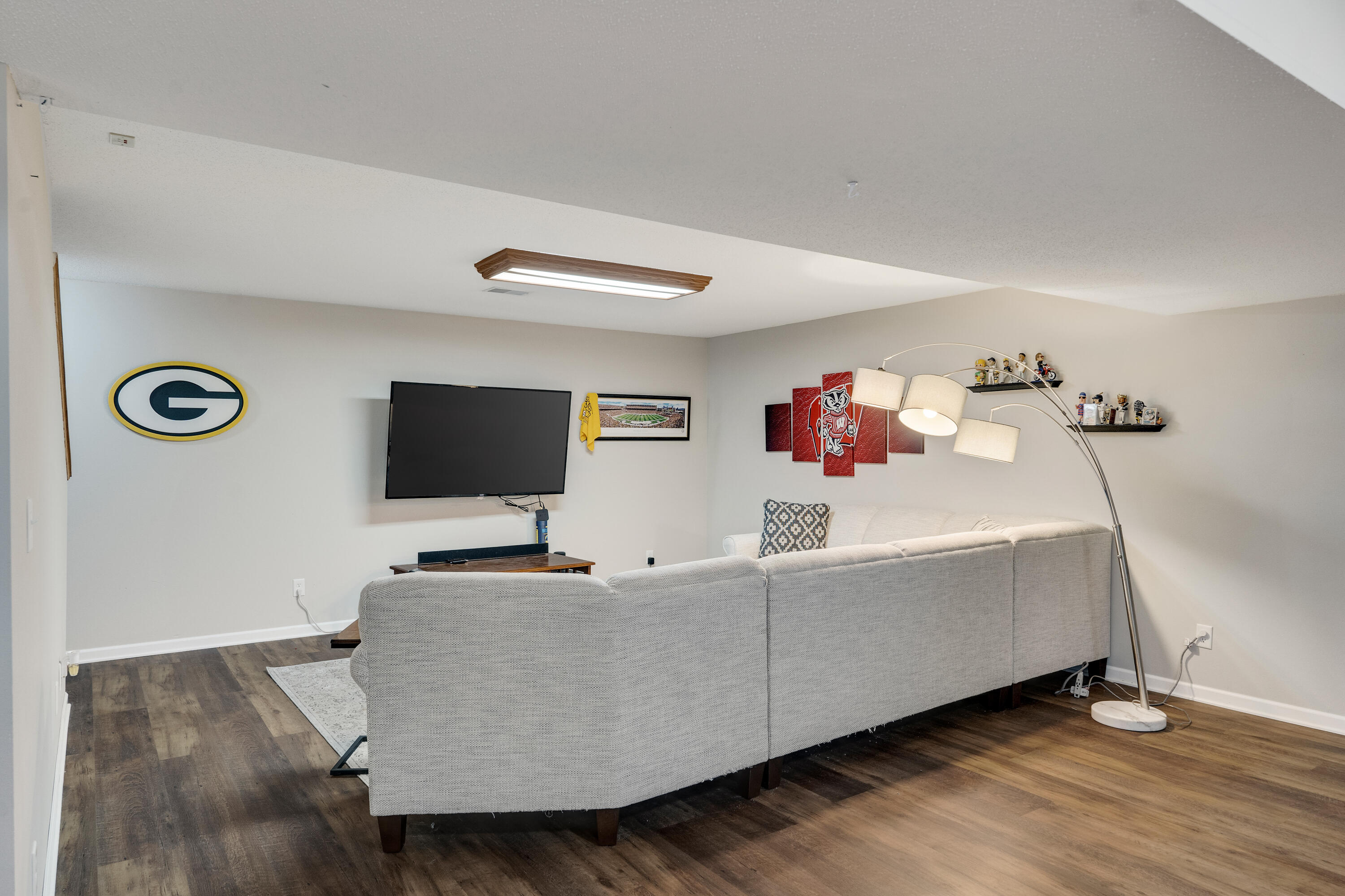 Holmen, Wisconsin 54636, United States, 5 Bedrooms Bedrooms, ,3 BathroomsBathrooms,Residential,Pending,55238