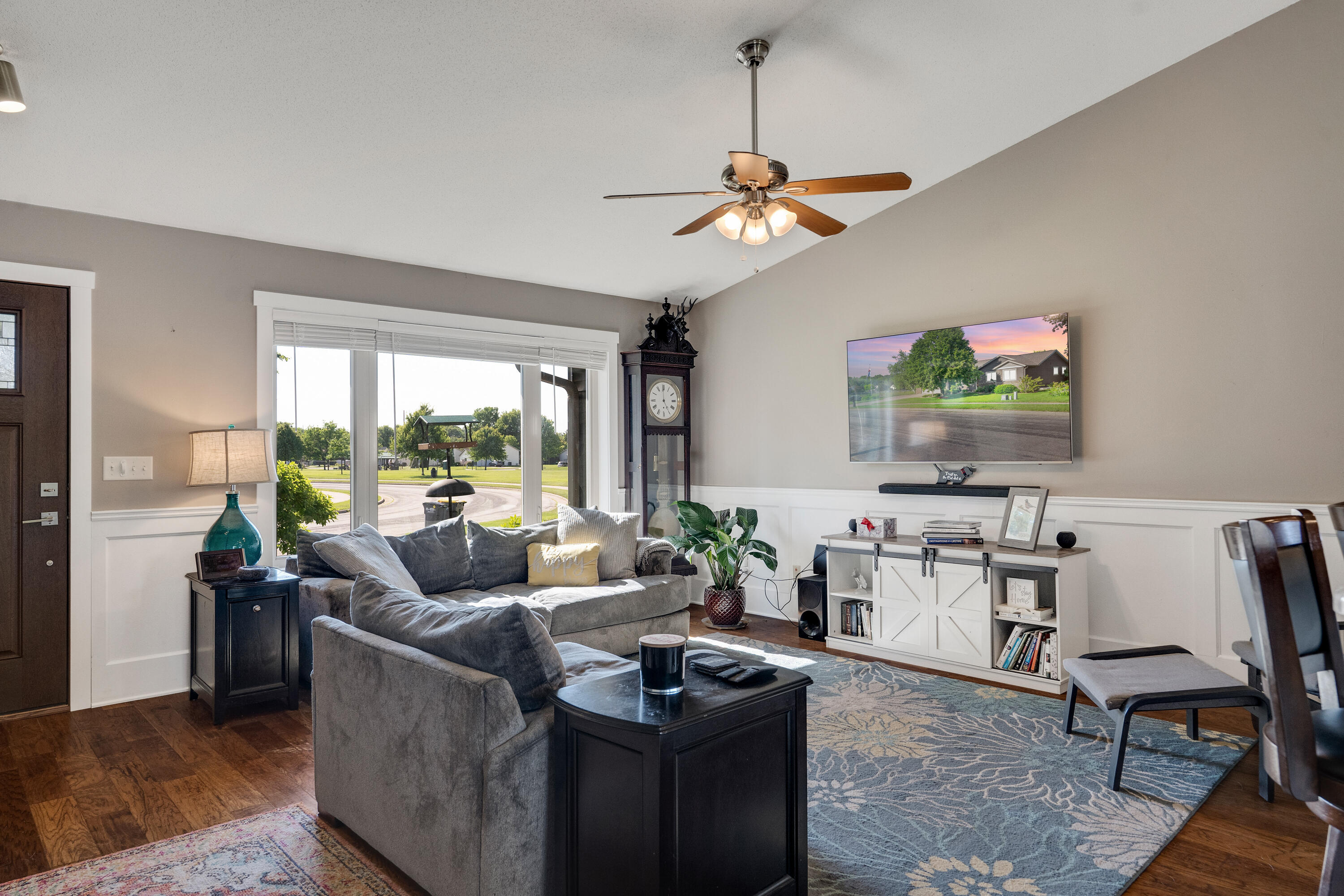 Holmen, Wisconsin 54636, United States, 5 Bedrooms Bedrooms, ,3 BathroomsBathrooms,Residential,Pending,55238