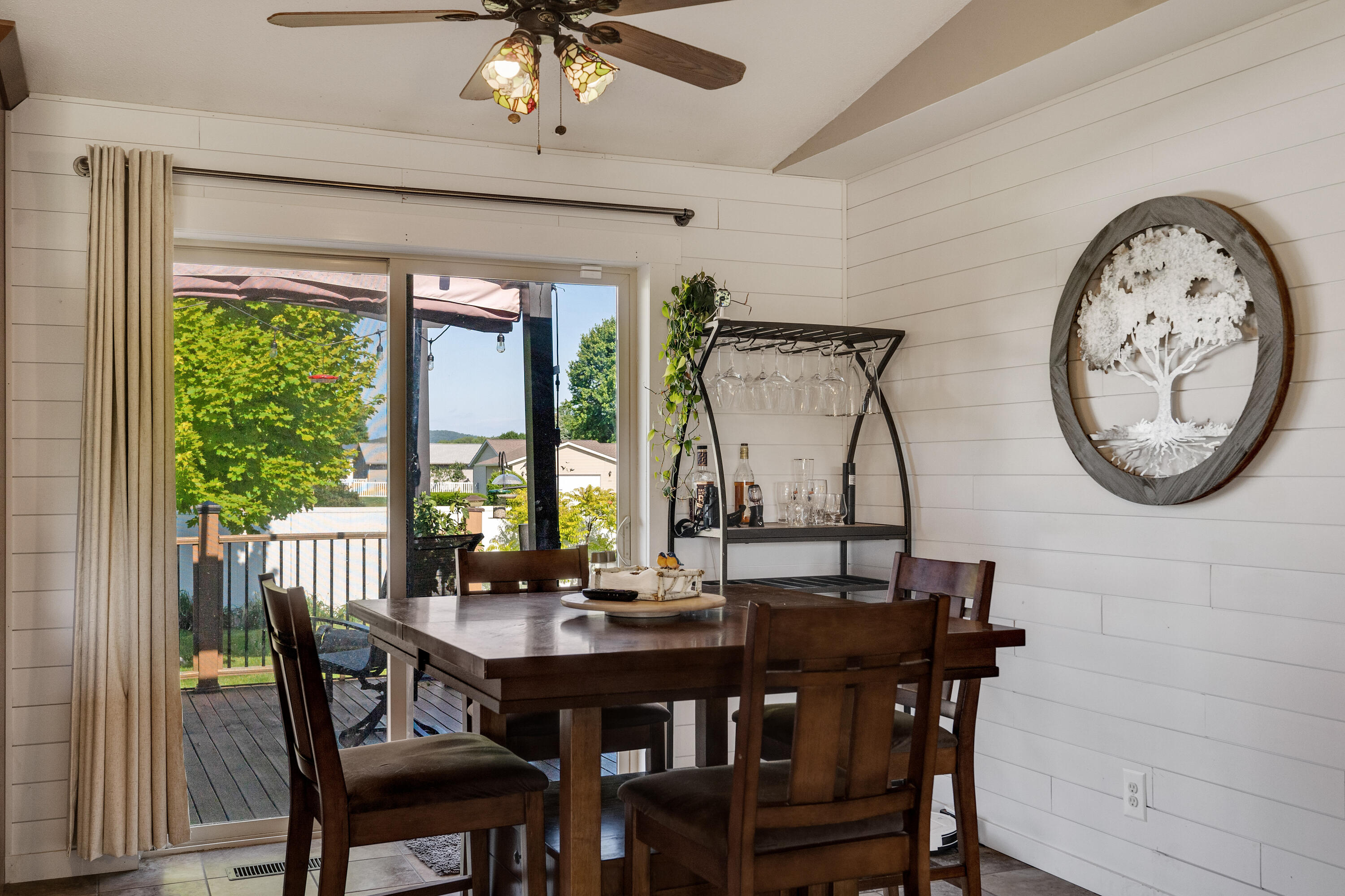 Holmen, Wisconsin 54636, United States, 5 Bedrooms Bedrooms, ,3 BathroomsBathrooms,Residential,Pending,55238