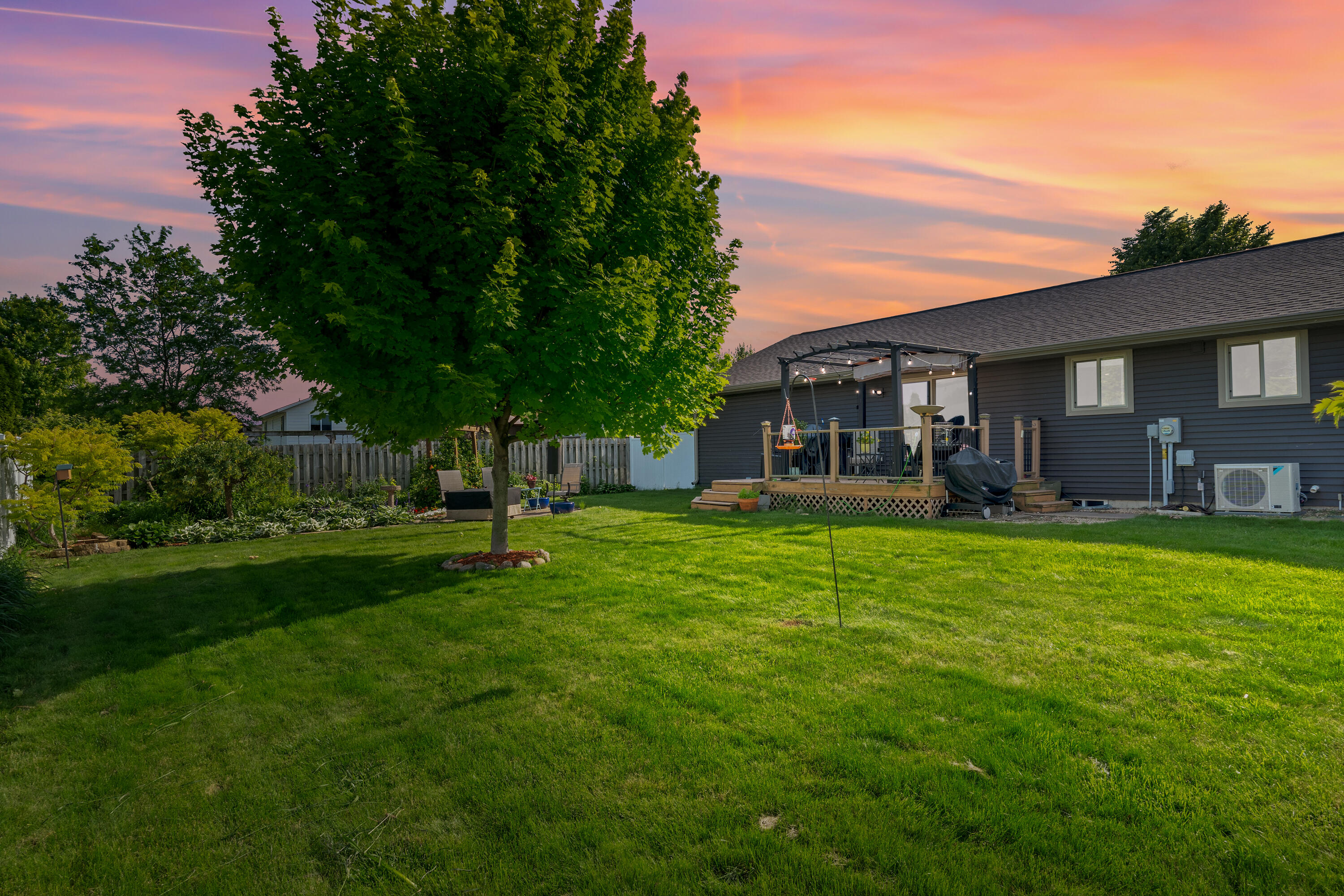 Holmen, Wisconsin 54636, United States, 5 Bedrooms Bedrooms, ,3 BathroomsBathrooms,Residential,Pending,55238