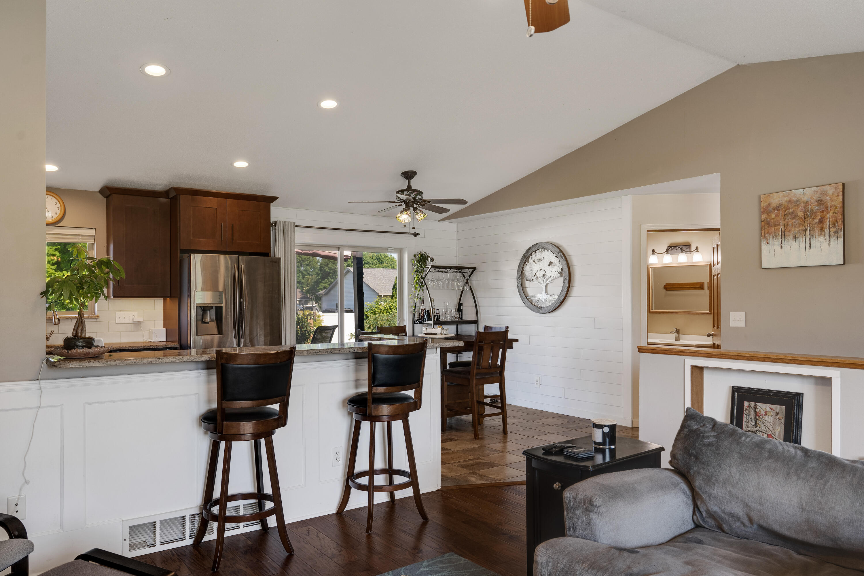 Holmen, Wisconsin 54636, United States, 5 Bedrooms Bedrooms, ,3 BathroomsBathrooms,Residential,Pending,55238