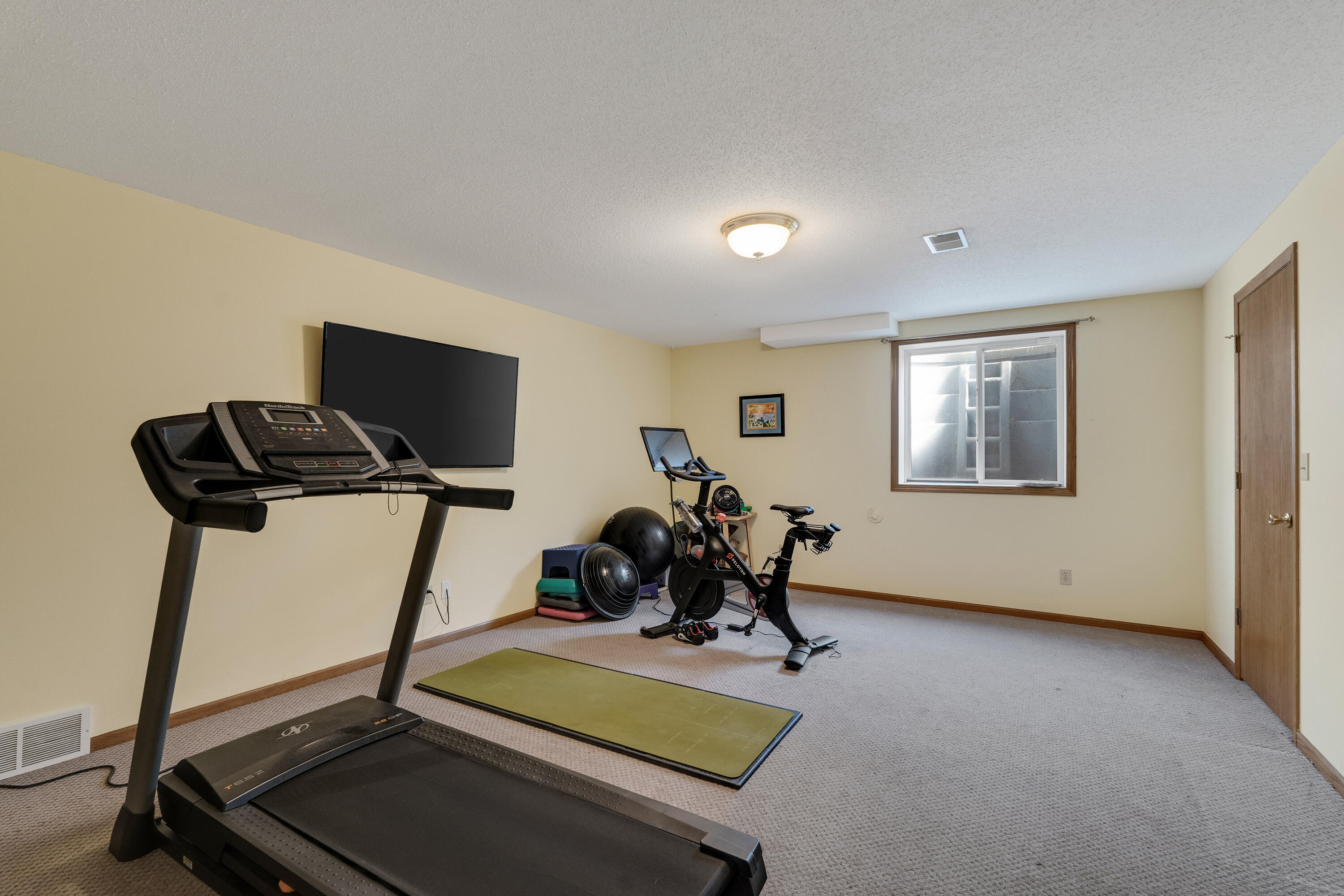 Holmen, Wisconsin 54636, United States, 5 Bedrooms Bedrooms, ,3 BathroomsBathrooms,Residential,Pending,55238